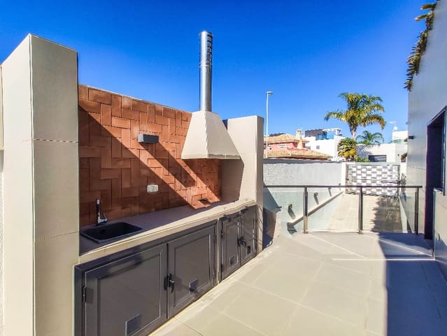 Chalet de 3 habitaciones en Dehesa de Campoamor, Orihuela en venta con piscina garaje - 1.215.000 € (Ref: 9478428)