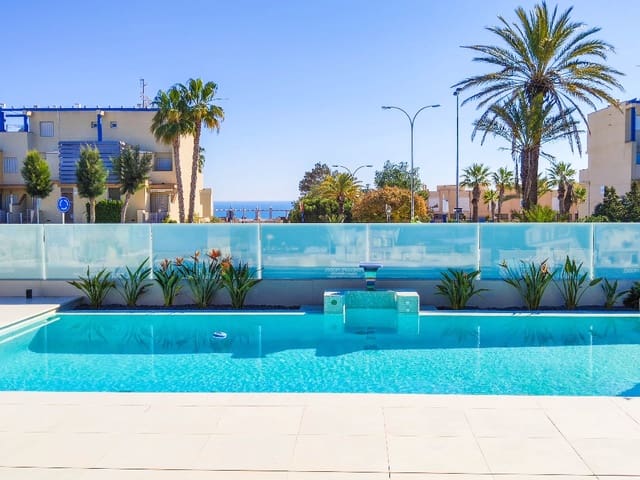 Chalet de 4 habitaciones en Dehesa de Campoamor, Orihuela en venta con piscina garaje - 1.050.000 € (Ref: 9478429)