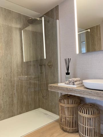 2 chambre Appartement à vendre à Benidorm avec piscine garage - 1 550 000 € (Ref: 9478456)