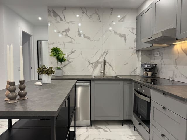 Apartamento de 4 habitaciones en Centro, Torrevieja en venta con garaje - 239.000 € (Ref: 9479420)