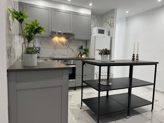 Apartamento de 4 habitaciones en Centro, Torrevieja en venta con garaje - 239.000 € (Ref: 9479420)