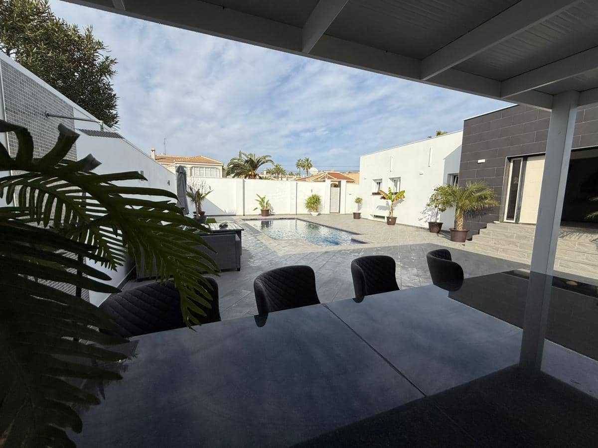 5 bedroom Villa for sale in Ciudad Quesada with pool - € 498,000 (Ref: 9479424)