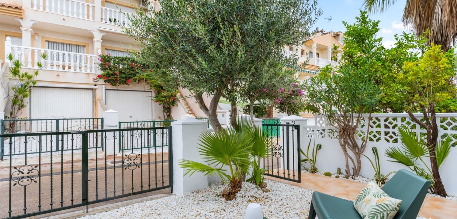 2 bedroom Townhouse for sale in Orihuela Costa with pool - € 197,000 (Ref: 9479436)