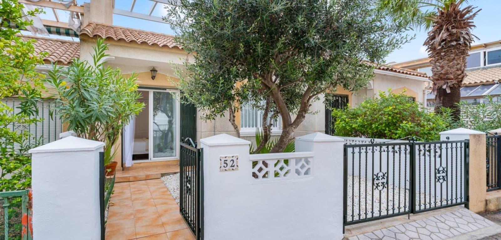 2 bedroom Townhouse for sale in Orihuela Costa with pool - € 197,000 (Ref: 9479436)