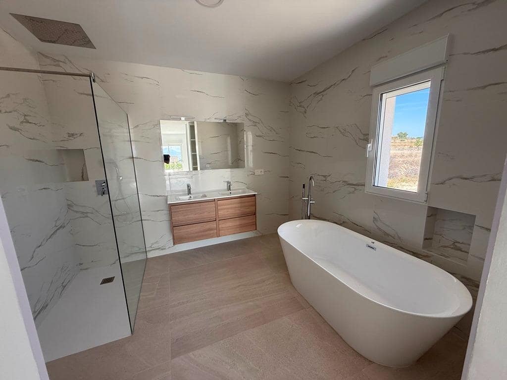 3 bedroom Villa for sale in Pinoso with pool - € 356,000 (Ref: 9519539)