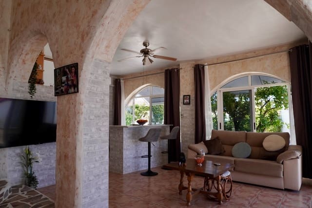 5 bedroom Villa for sale in Ciudad Quesada, Rojales with garage - € 458,000 (Ref: 9519646)