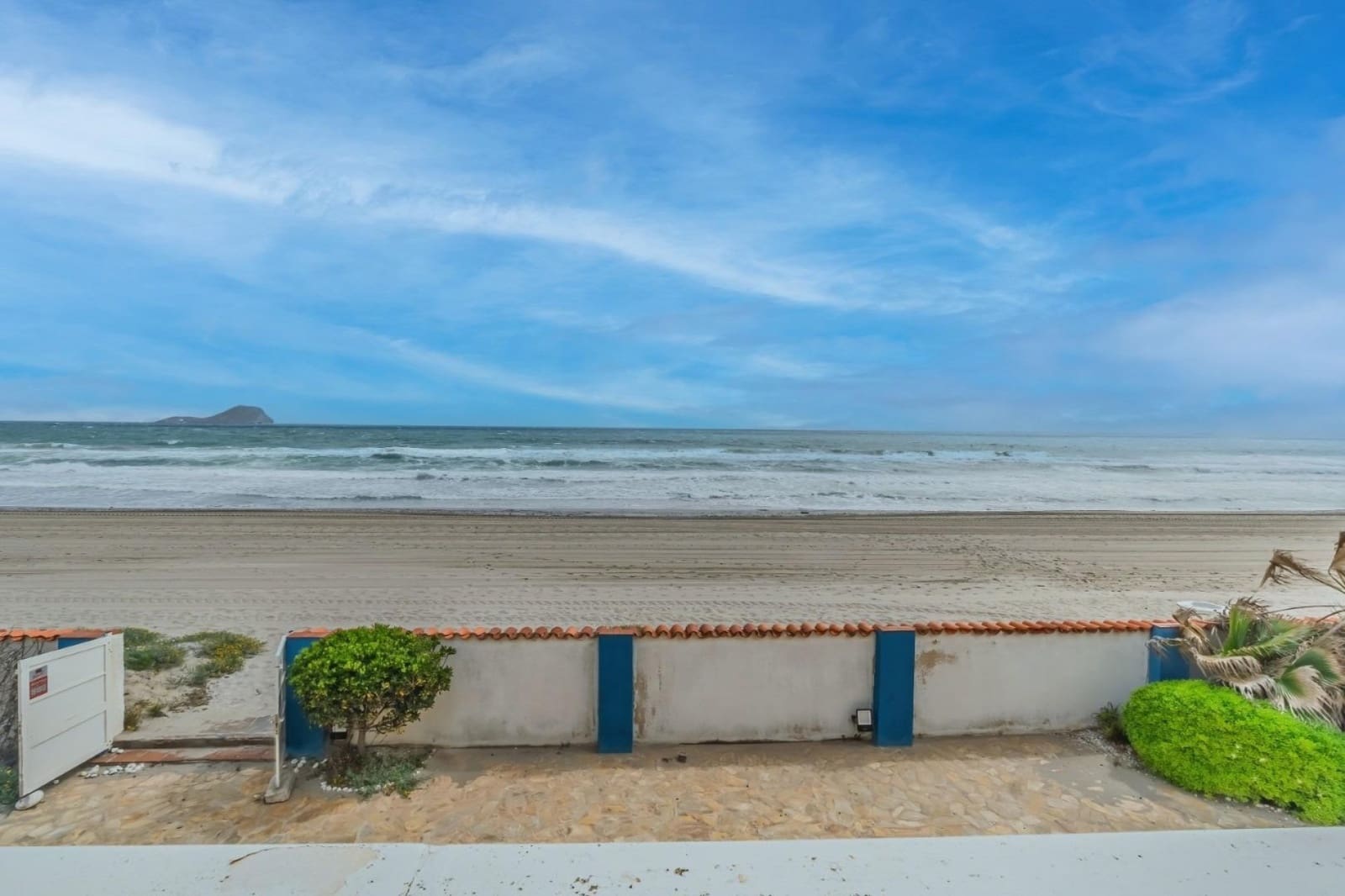 6 bedroom Villa for sale in La Manga del Mar Menor with garage - € 1,100,000 (Ref: 9519684)