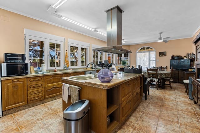 8 sypialnia Willa na sprzedaż w El Altet, Elche / Elx z garażem - 679 000 € (Ref: 9573120)