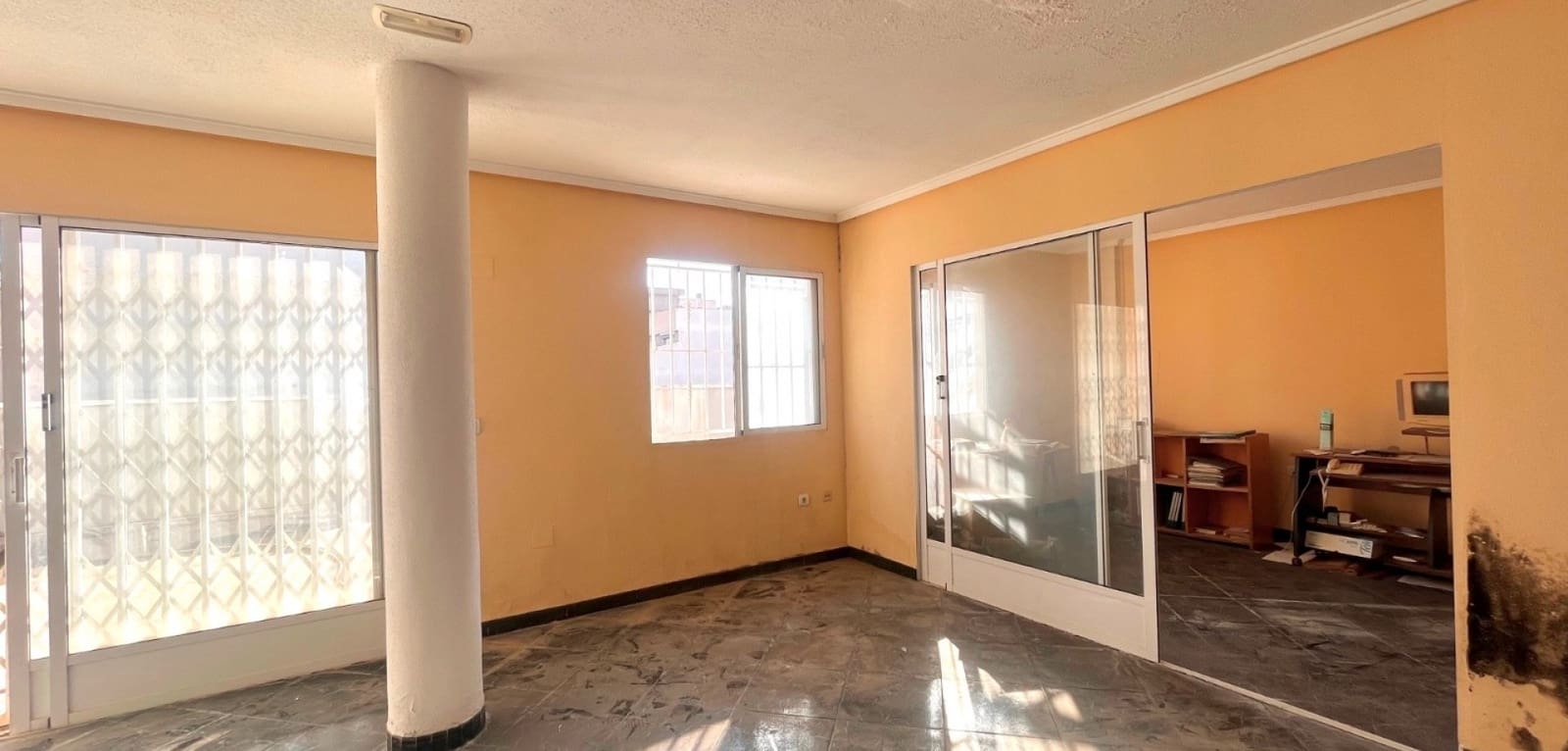 Local Comercial de 1 habitación en Torrevieja en venta - 430.000 € (Ref: 9573133)
