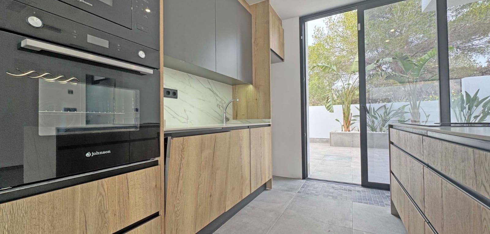 4 soveværelse Villa til salg i Torrevieja med swimmingpool garage - € 495.000 (Ref: 9573146)