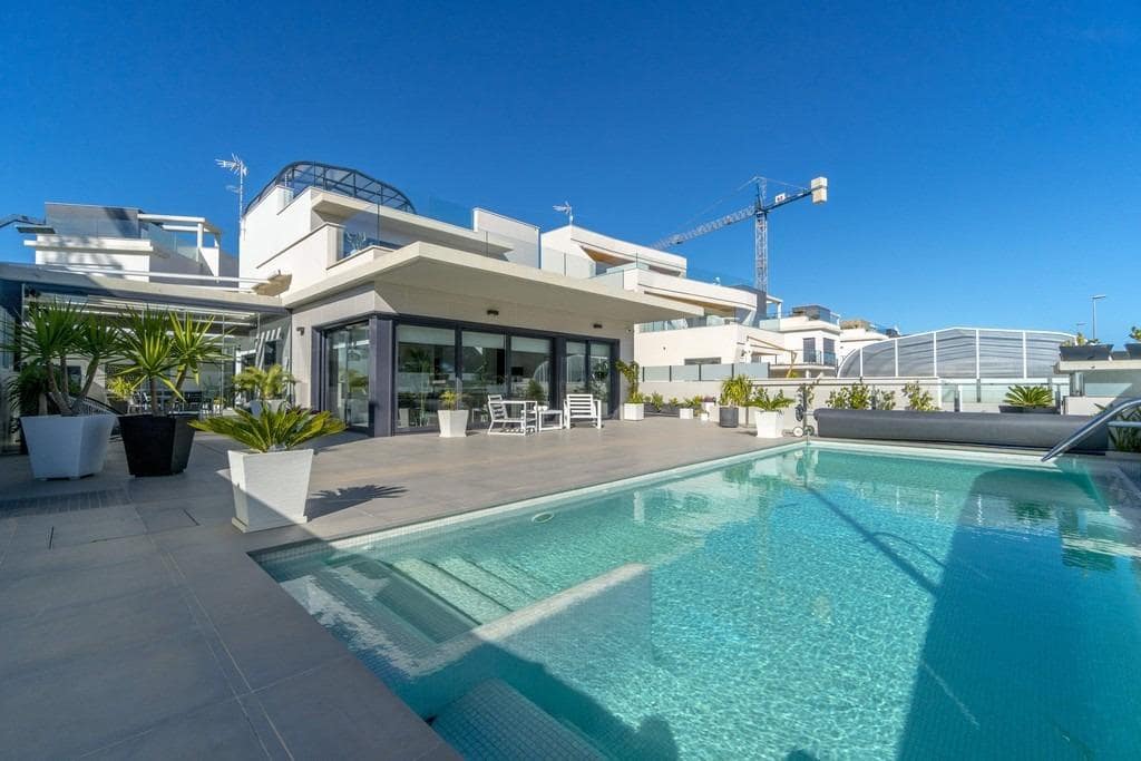 3 soveværelse Villa til salg i Orihuela Costa med swimmingpool - € 1.250.000 (Ref: 9573172)
