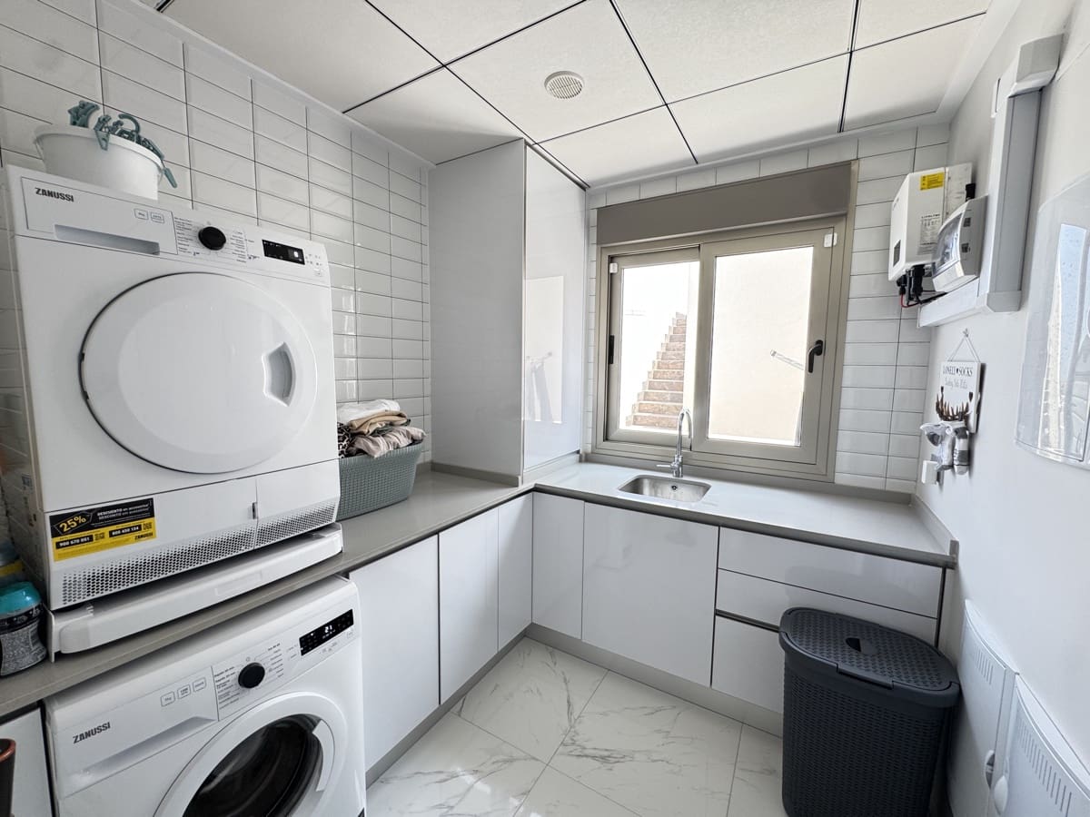 4 quarto Moradia para venda em Villamartin - 450 000 € (Ref: 9573204)