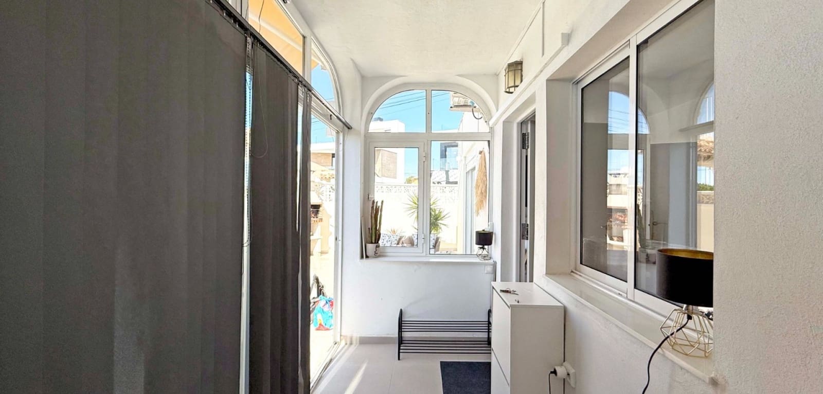 2 makuuhuone Omakotitalo myytävänä paikassa Torrevieja mukana uima-altaan - 199 900 € (Ref: 9577720)