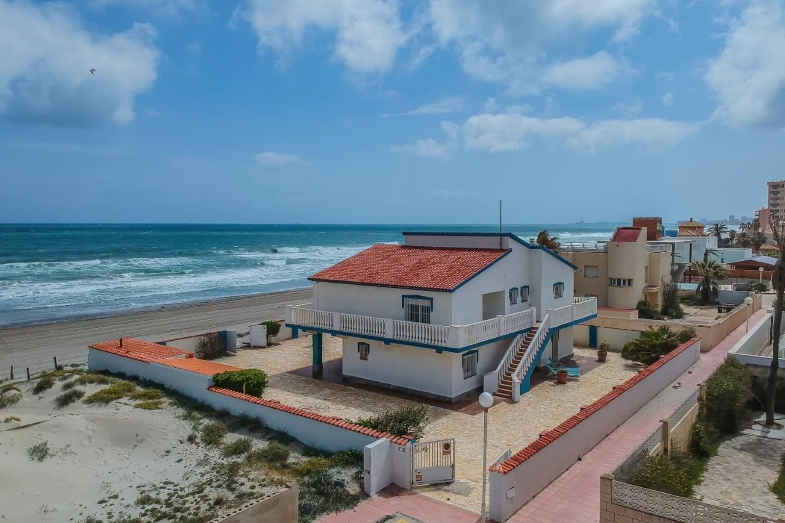 6 bedroom Villa for sale in La Manga del Mar Menor with garage - € 1,100,000 (Ref: 9577925)