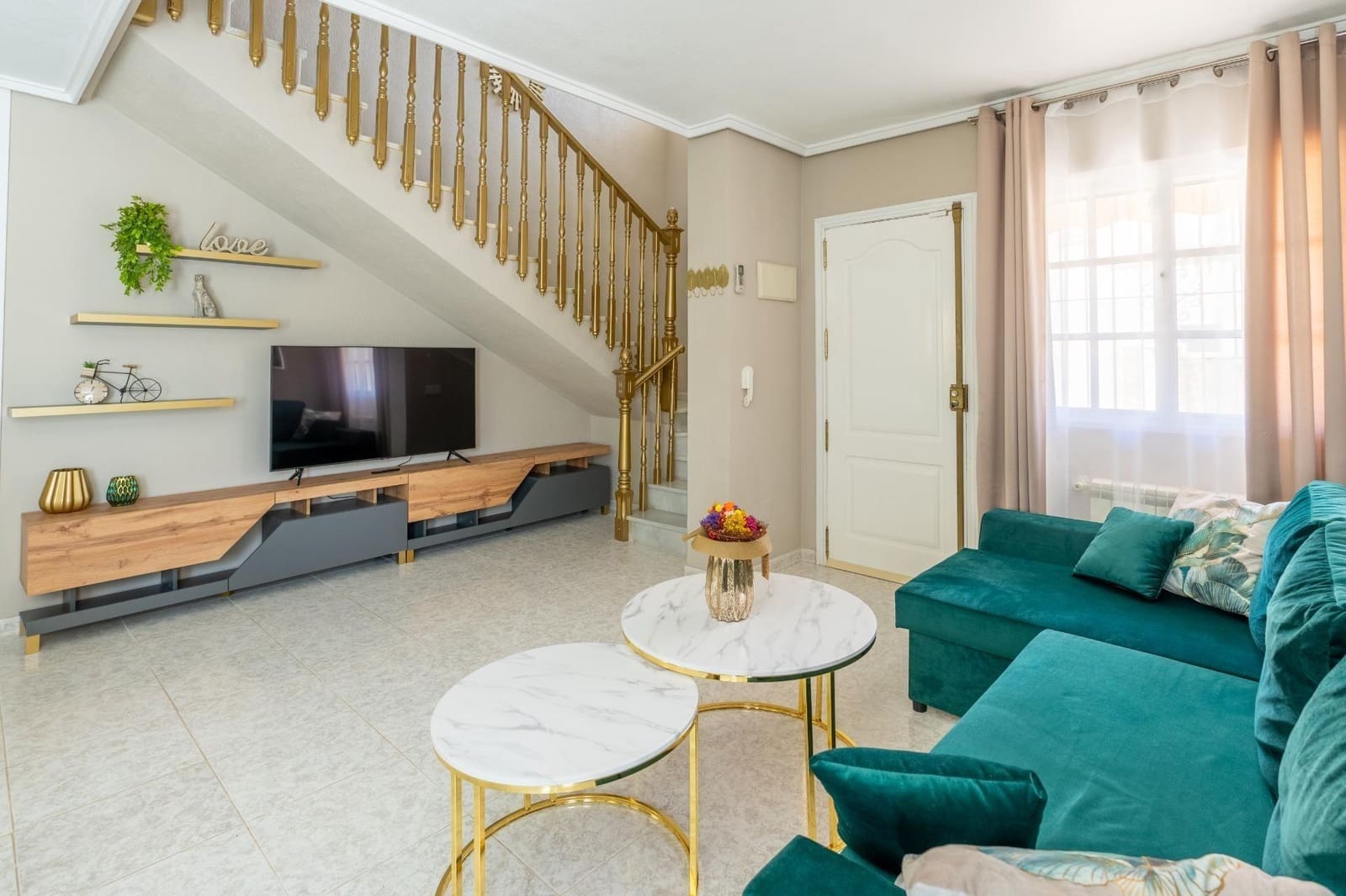 3 makuuhuone Omakotitalo myytävänä paikassa Torrevieja mukana uima-altaan - 360 000 € (Ref: 9577937)