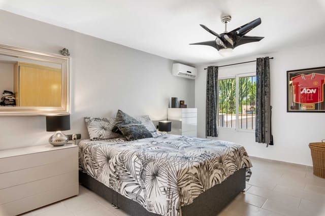 4 bedroom Villa for sale in Catral with pool - € 565,000 (Ref: 9593454)