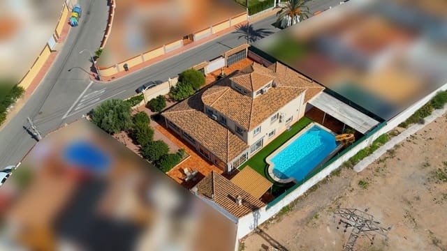 6 sypialnia Willa na sprzedaż w Torrevieja z basenem garażem - 689 000 € (Ref: 9593534)