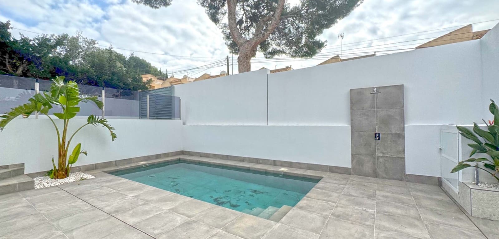 4 sypialnia Willa na sprzedaż w Torrevieja z basenem garażem - 495 000 € (Ref: 9593625)