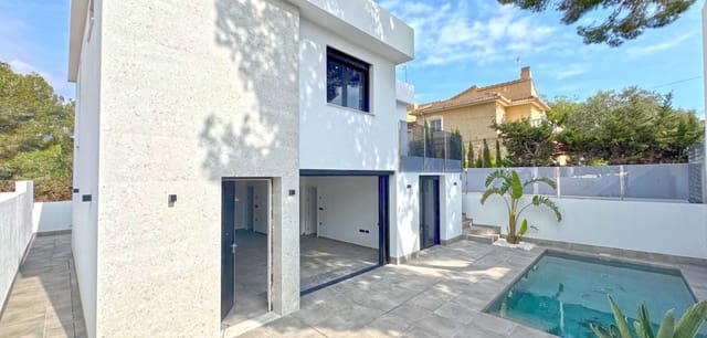 4 sypialnia Willa na sprzedaż w Torrevieja z basenem garażem - 495 000 € (Ref: 9593625)