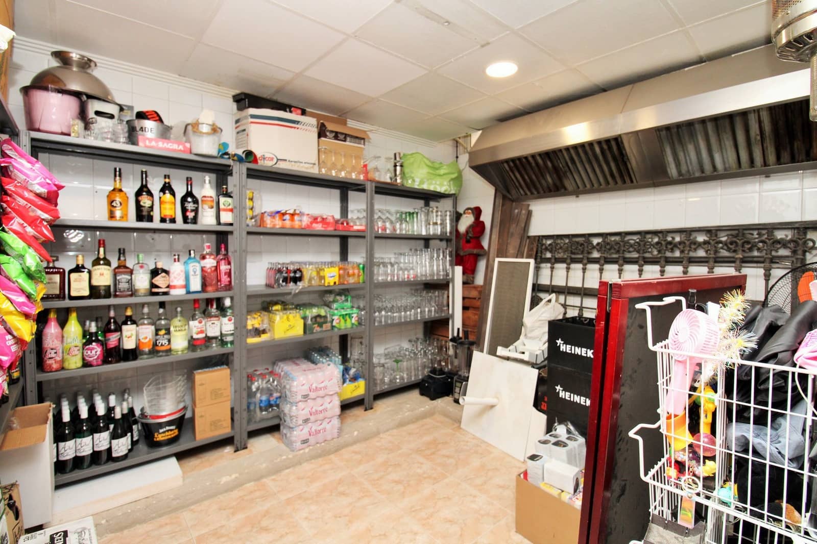 Comercial para venda em Villamartin - 299 000 € (Ref: 9593650)