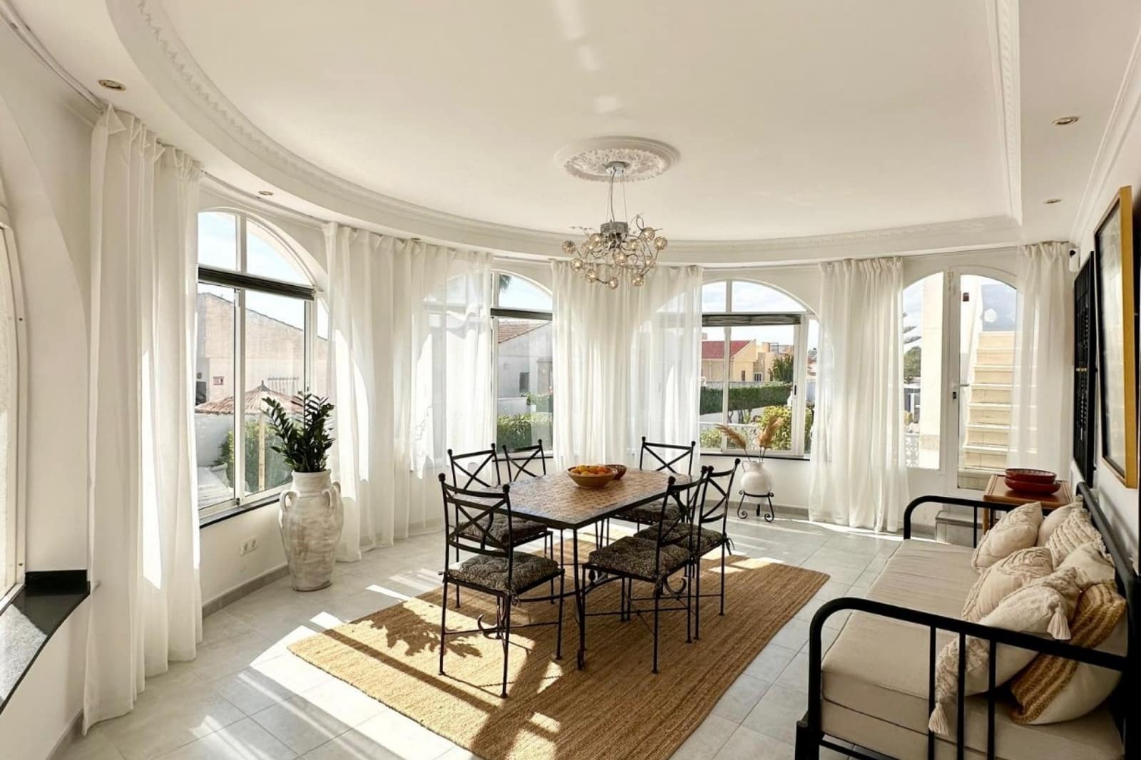 3 sypialnia Willa na sprzedaż w Torrevieja z basenem garażem - 645 000 € (Ref: 9593676)