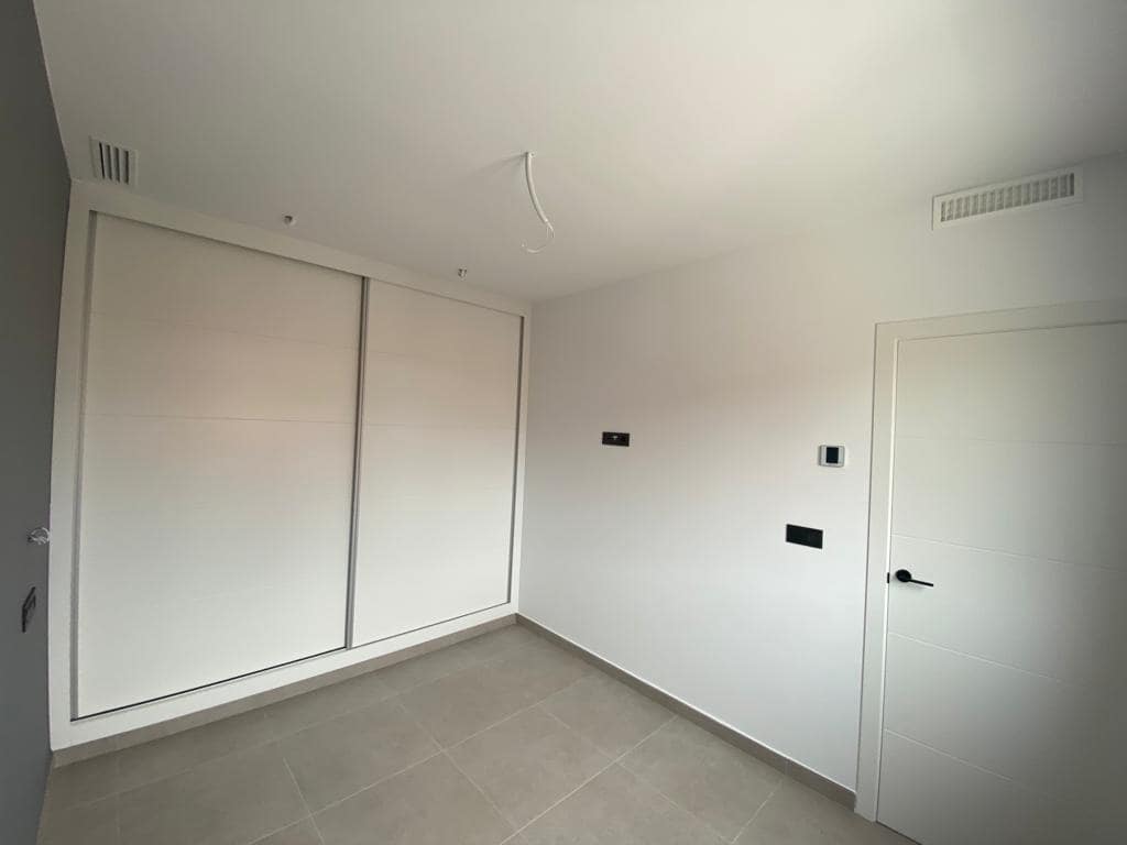 3 quarto Moradia para venda em Los Alcazares com piscina garagem - 419 900 € (Ref: 9594057)