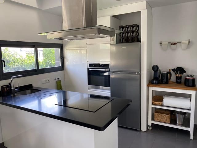 3 bedroom Villa for sale in Villamartin, Orihuela with pool - € 339,900 (Ref: 9612700)