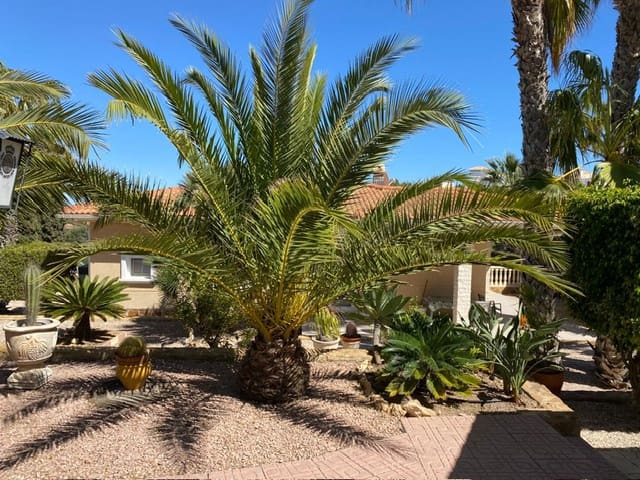 4 bedroom Villa for sale in Villamartin, Orihuela - € 550,000 (Ref: 9612702)