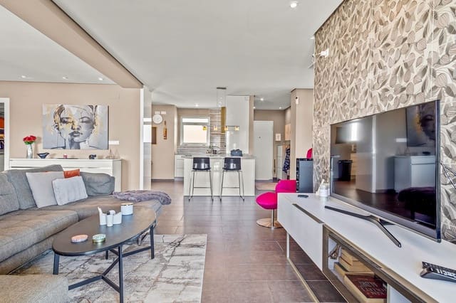 4 bedroom Apartment for sale in Villamartin, Orihuela with pool garage - € 549,000 (Ref: 9612706)