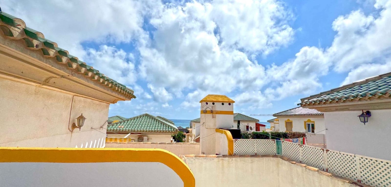 3 makuuhuone Omakotitalo myytävänä paikassa Torrevieja mukana uima-altaan - 269 000 € (Ref: 9612747)