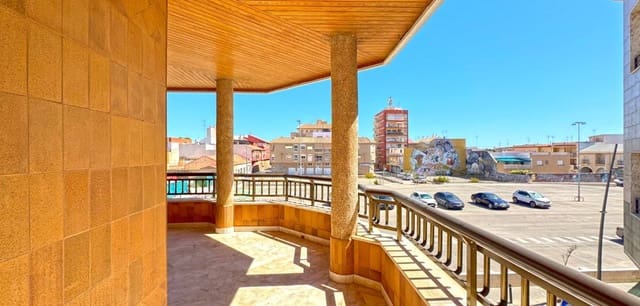 Casa de 6 habitaciones en San Pedro del Pinatar en venta - 445.000 € (Ref: 9612752)