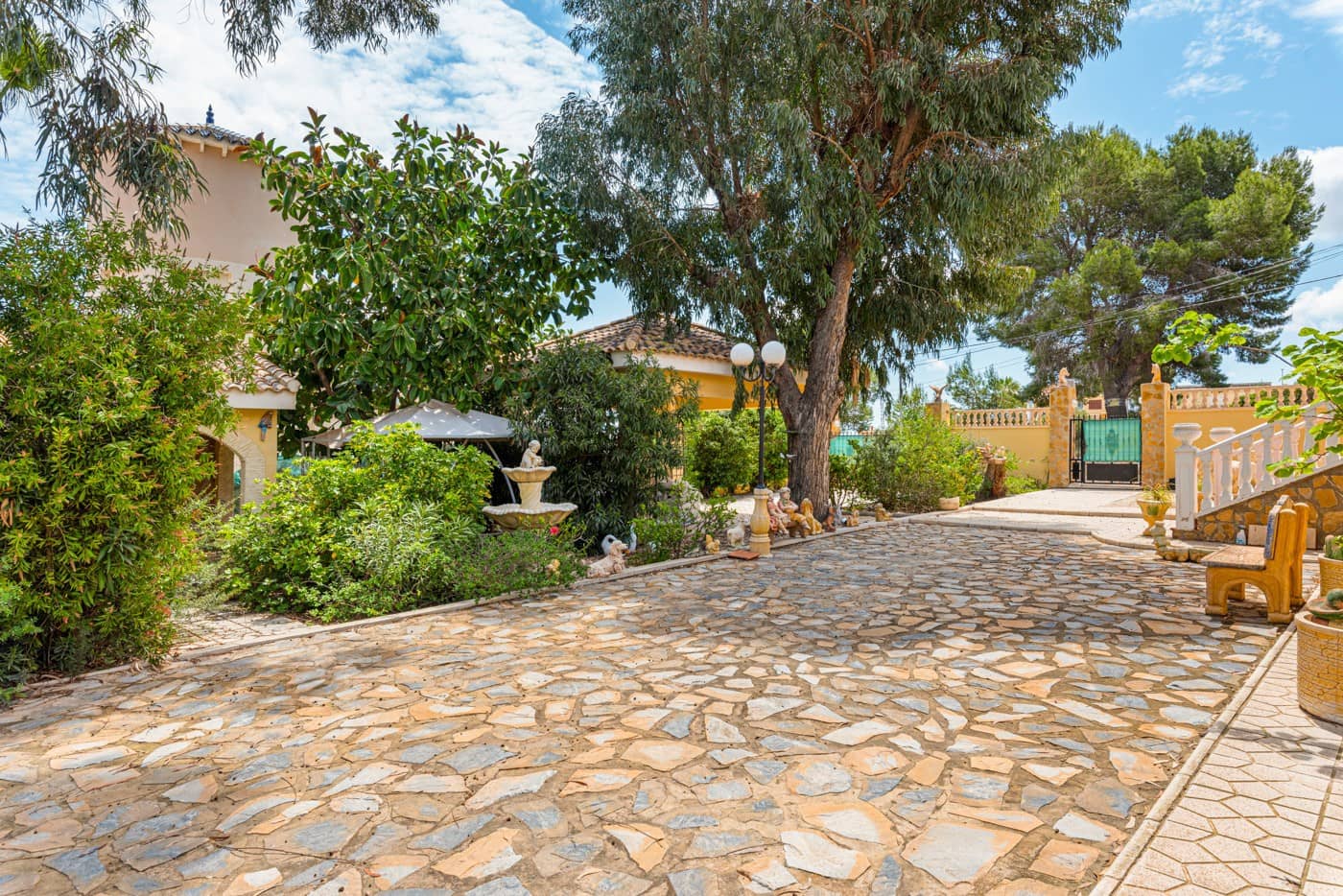 Chalet de 4 habitaciones en Jacarilla en venta - 350.000 € (Ref: 9612793)