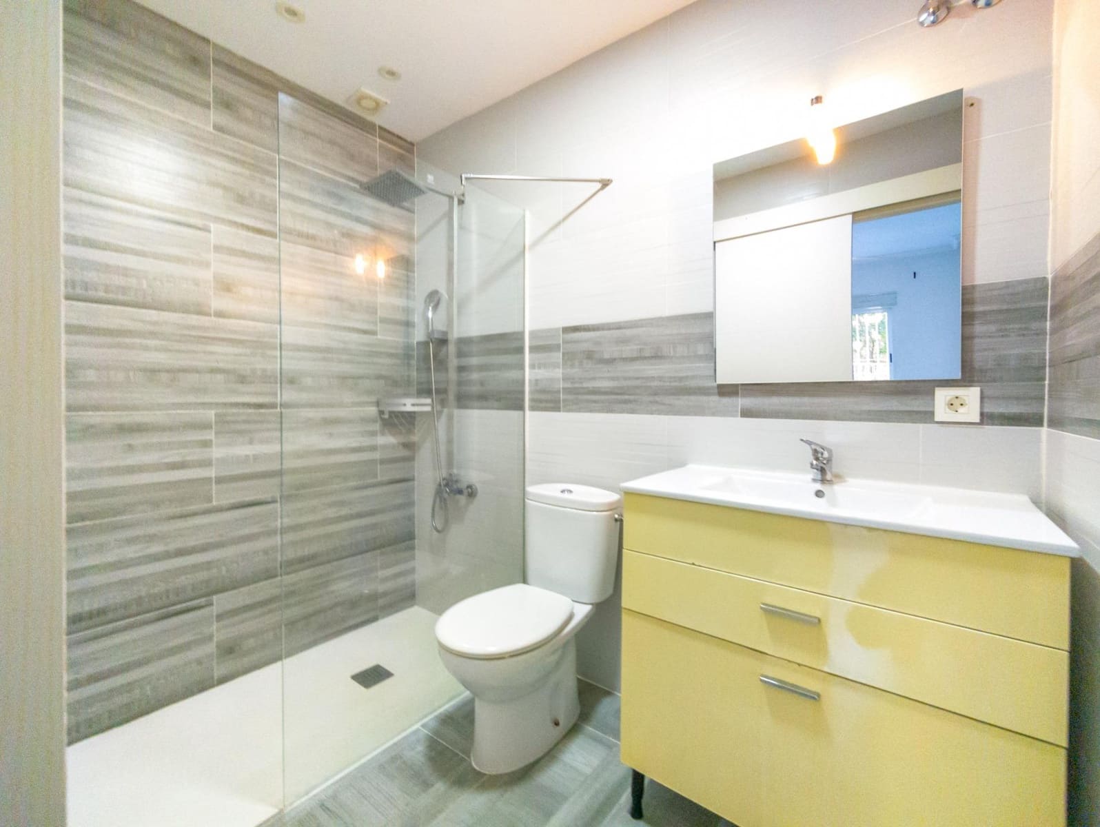 3 bedroom Apartment for sale in Torrevieja - € 155,000 (Ref: 9612840)