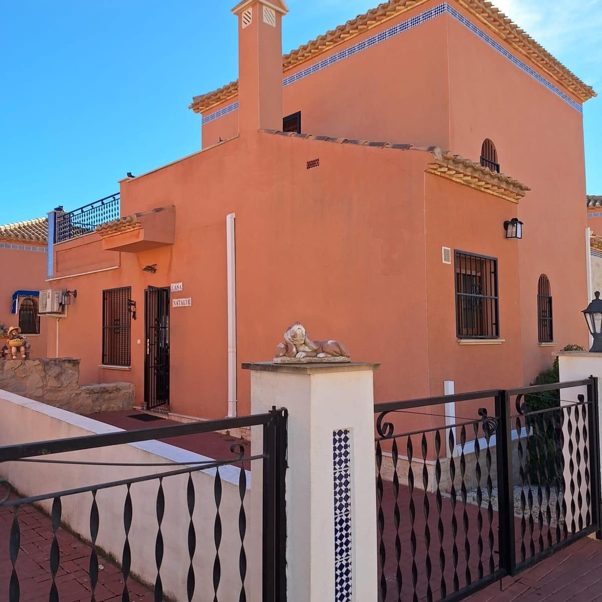 3 slaapkamer Villa te koop in San Miguel de Salinas met zwembad - € 259.900 (Ref: 9612882)