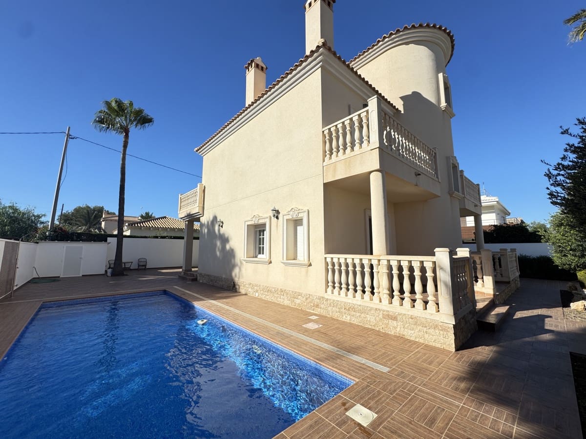 4 bedroom Villa for sale in Cabo Roig - € 910,000 (Ref: 9612903)