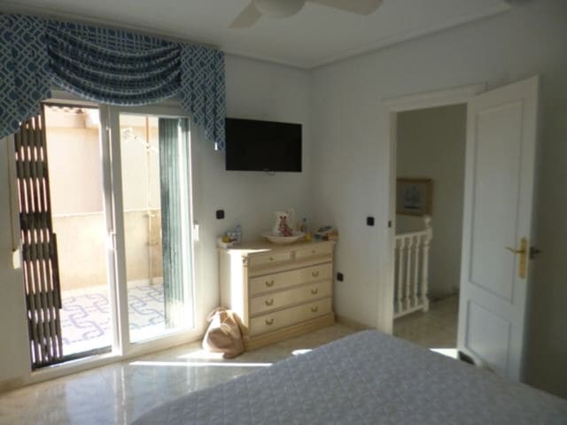 3 soveværelse Villa til salg i Playa Flamenca, Orihuela med swimmingpool - € 389.000 (Ref: 9612918)