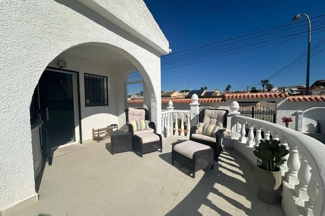 3 soverom Villa til salgs i Torrevieja med svømmebasseng garasje - € 645 000 (Ref: 9612929)