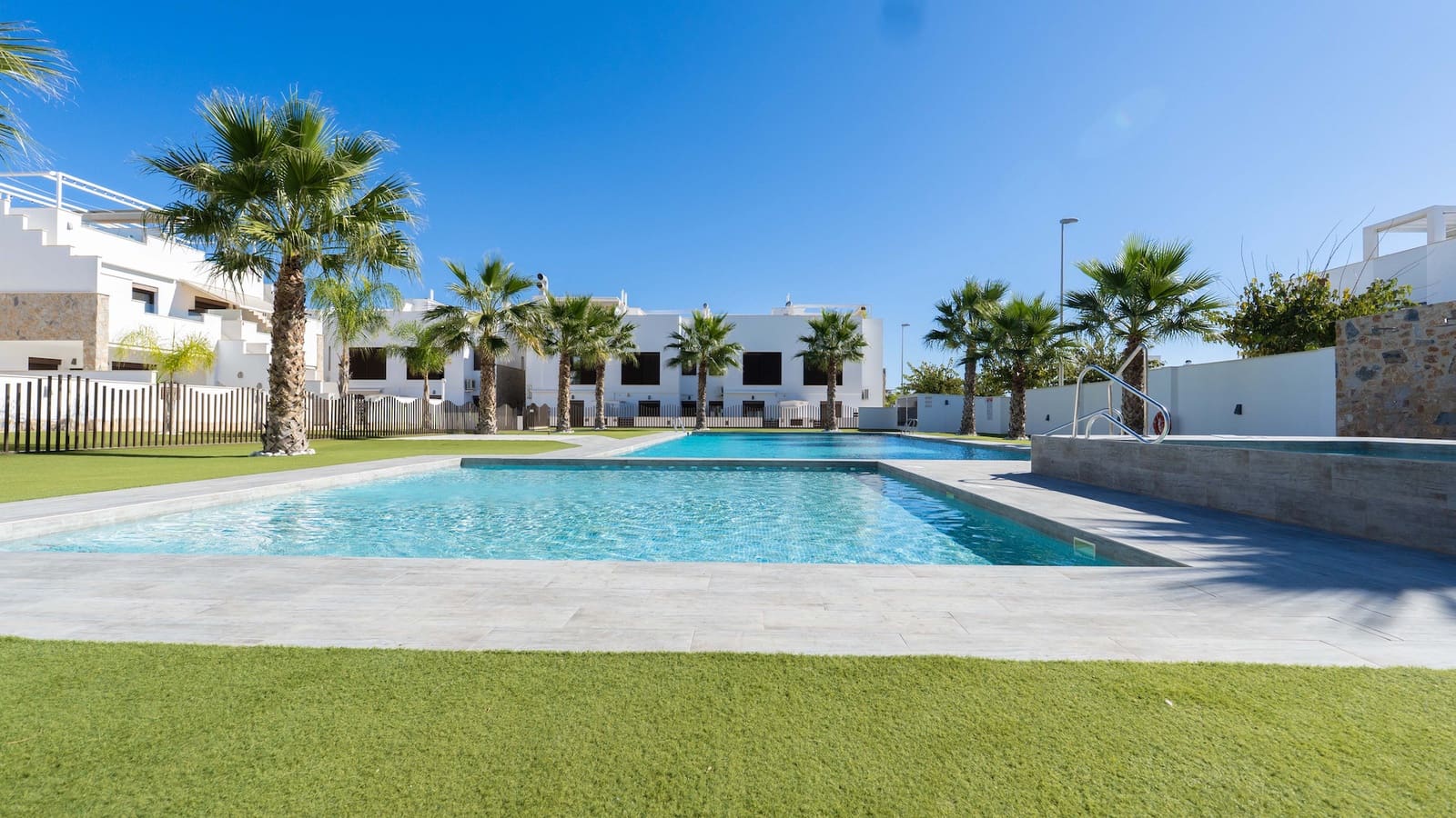 3 Zimmer Apartment zu verkaufen in Pilar de la Horadada mit Pool Garage - 399.000 € (Ref: 9612947)