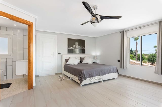 4 Zimmer Villa zu verkaufen in Catral mit Pool - 565.000 € (Ref: 9655281)