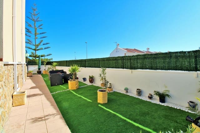 Casa de 4 habitaciones en San Miguel de Salinas en venta - 239.995 € (Ref: 9655308)