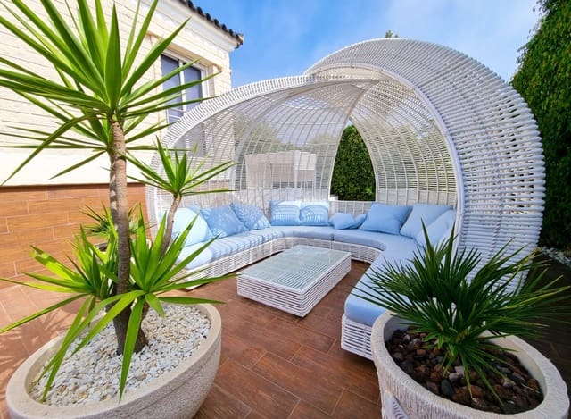 5 makuuhuone Huvila myytävänä paikassa Torrevieja mukana uima-altaan - 1 170 000 € (Ref: 9655336)