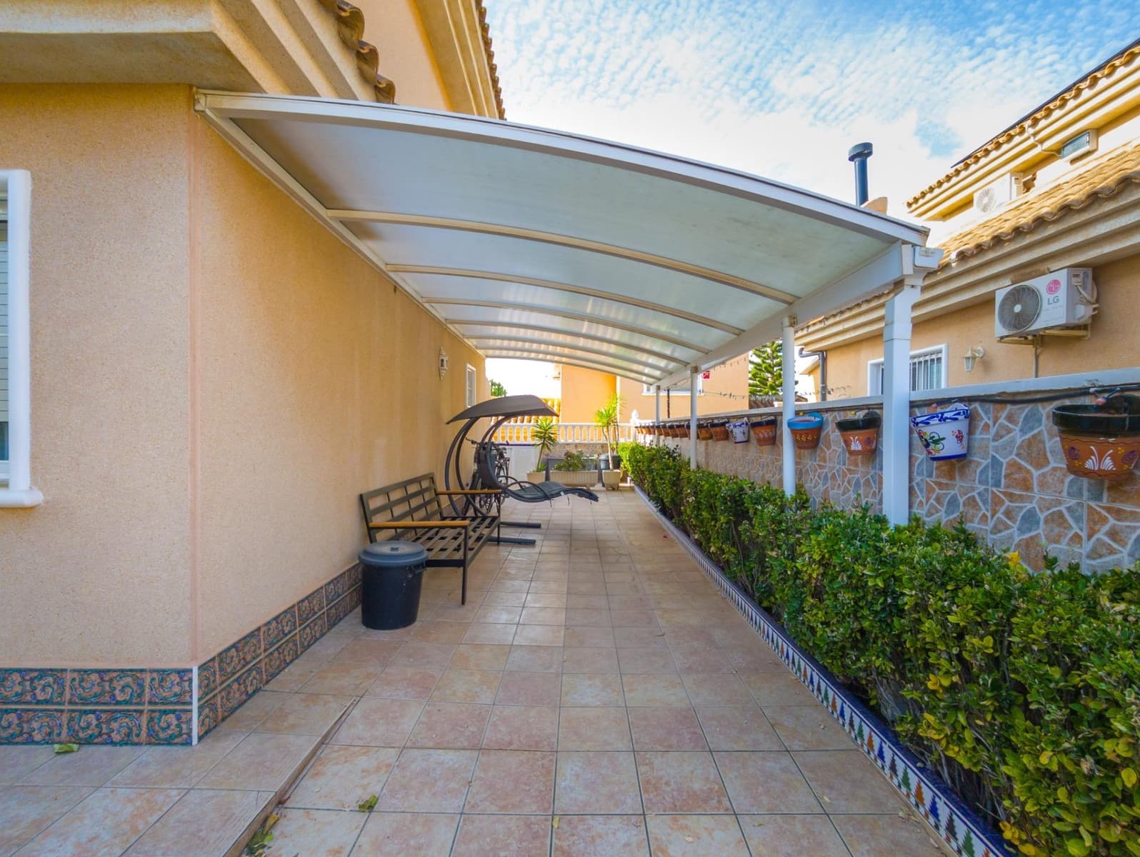 3 sypialnia Dom na sprzedaż w Torrevieja z basenem - 360 000 € (Ref: 9655376)