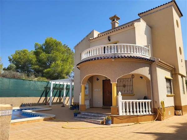Chalet de 3 habitaciones en Villamartin, Orihuela en venta - 375.000 € (Ref: 9655425)