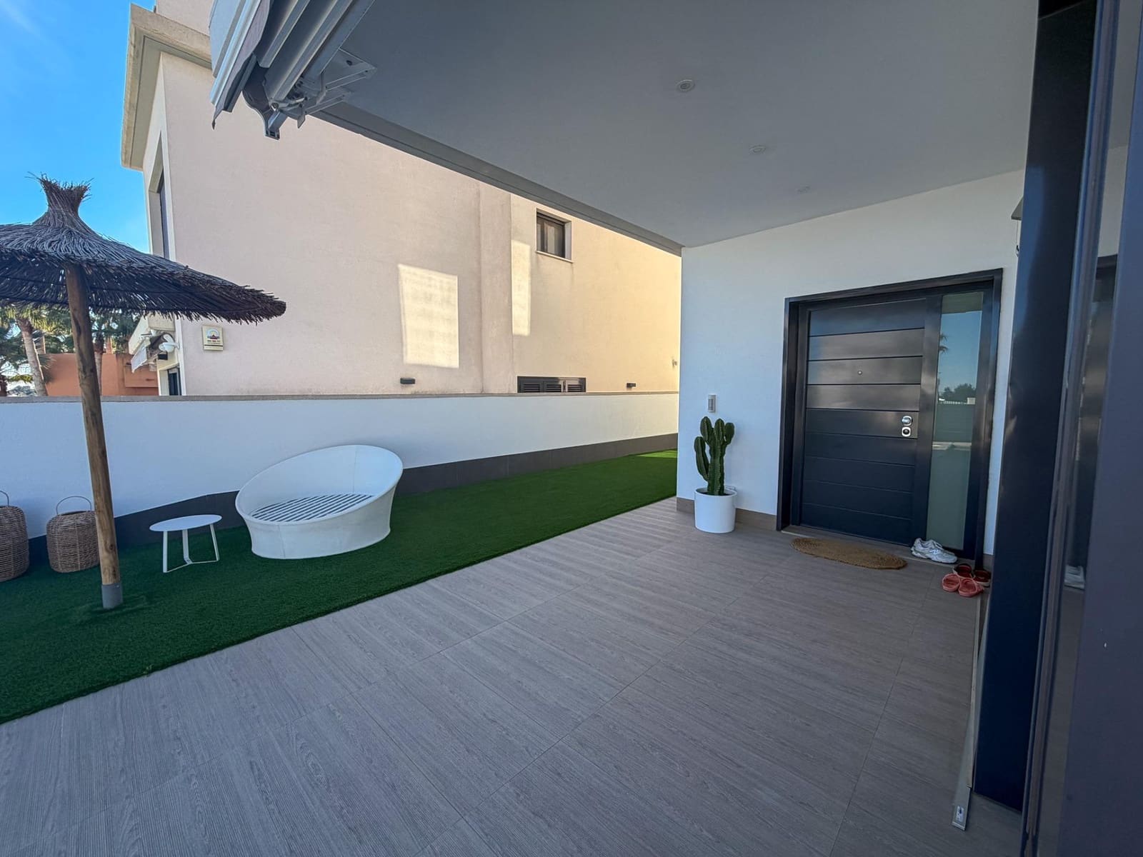 Chalet de 4 habitaciones en San Miguel de Salinas en venta con piscina - 610.000 € (Ref: 9655447)