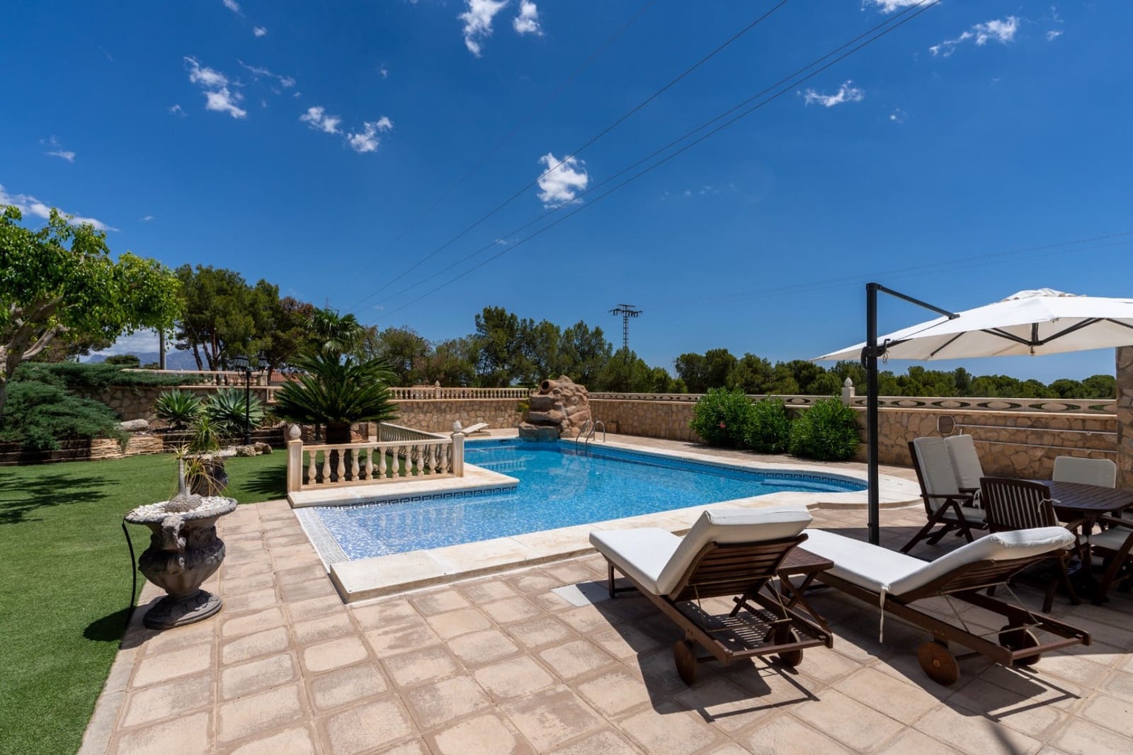 Chalet de 5 habitaciones en San Vicente / Sant Vicent del Raspeig en venta con piscina garaje - 850.000 € (Ref: 9662844)