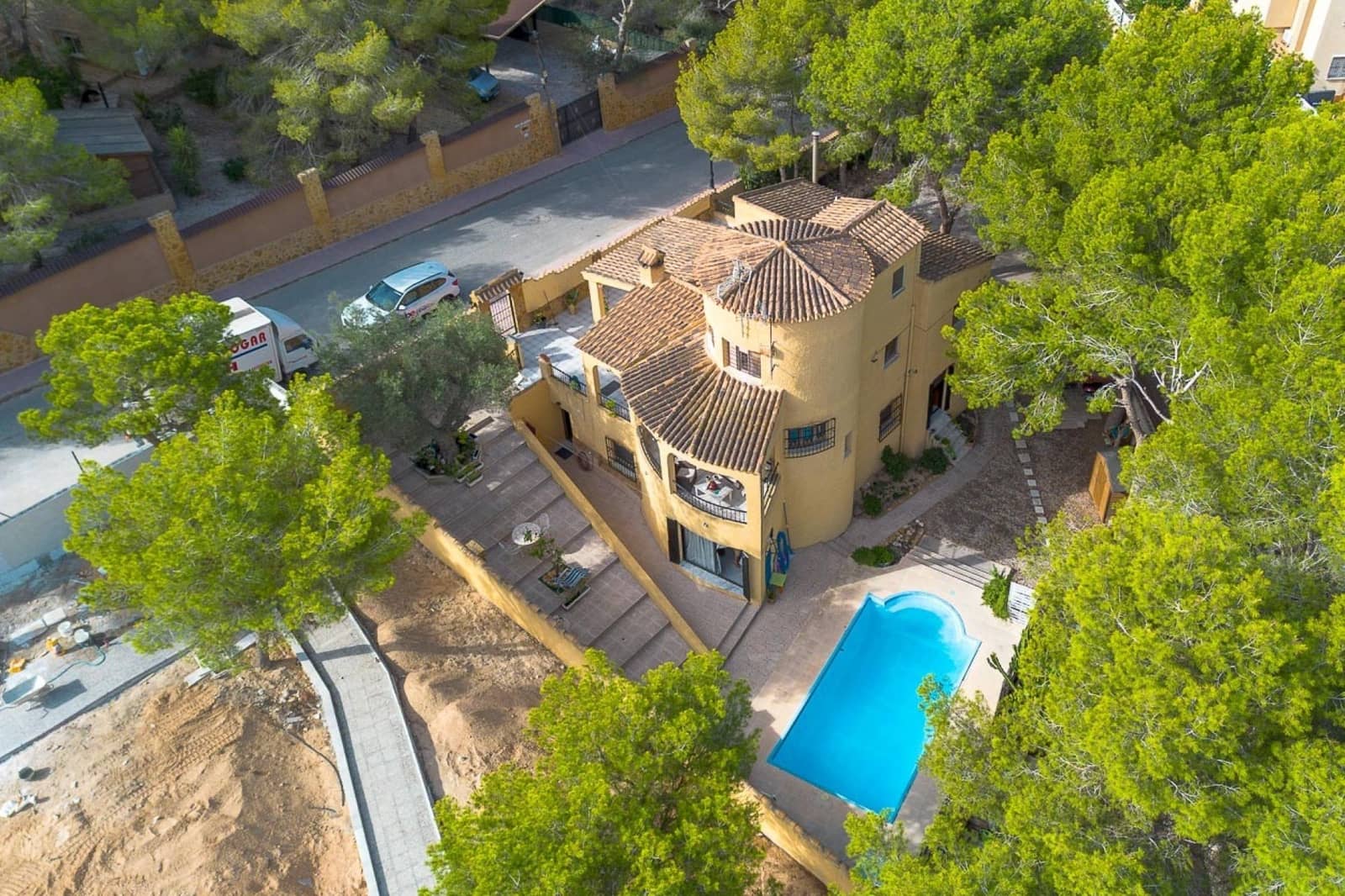 6 quarto Moradia para venda em Villamartin com piscina garagem - 450 000 € (Ref: 9662847)