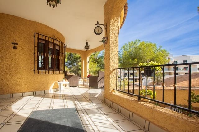 6 quarto Moradia para venda em Villamartin, Orihuela com piscina garagem - 450 000 € (Ref: 9662847)