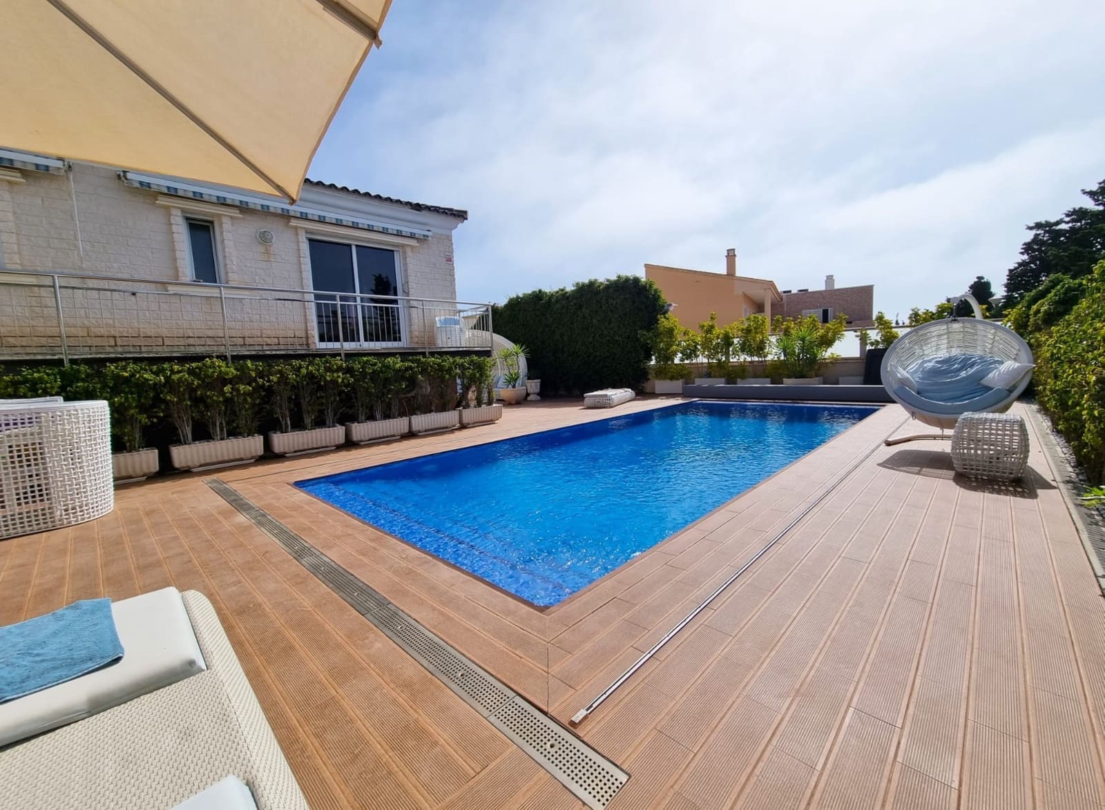 5 makuuhuone Huvila myytävänä paikassa Torrevieja mukana uima-altaan - 1 170 000 € (Ref: 9663010)