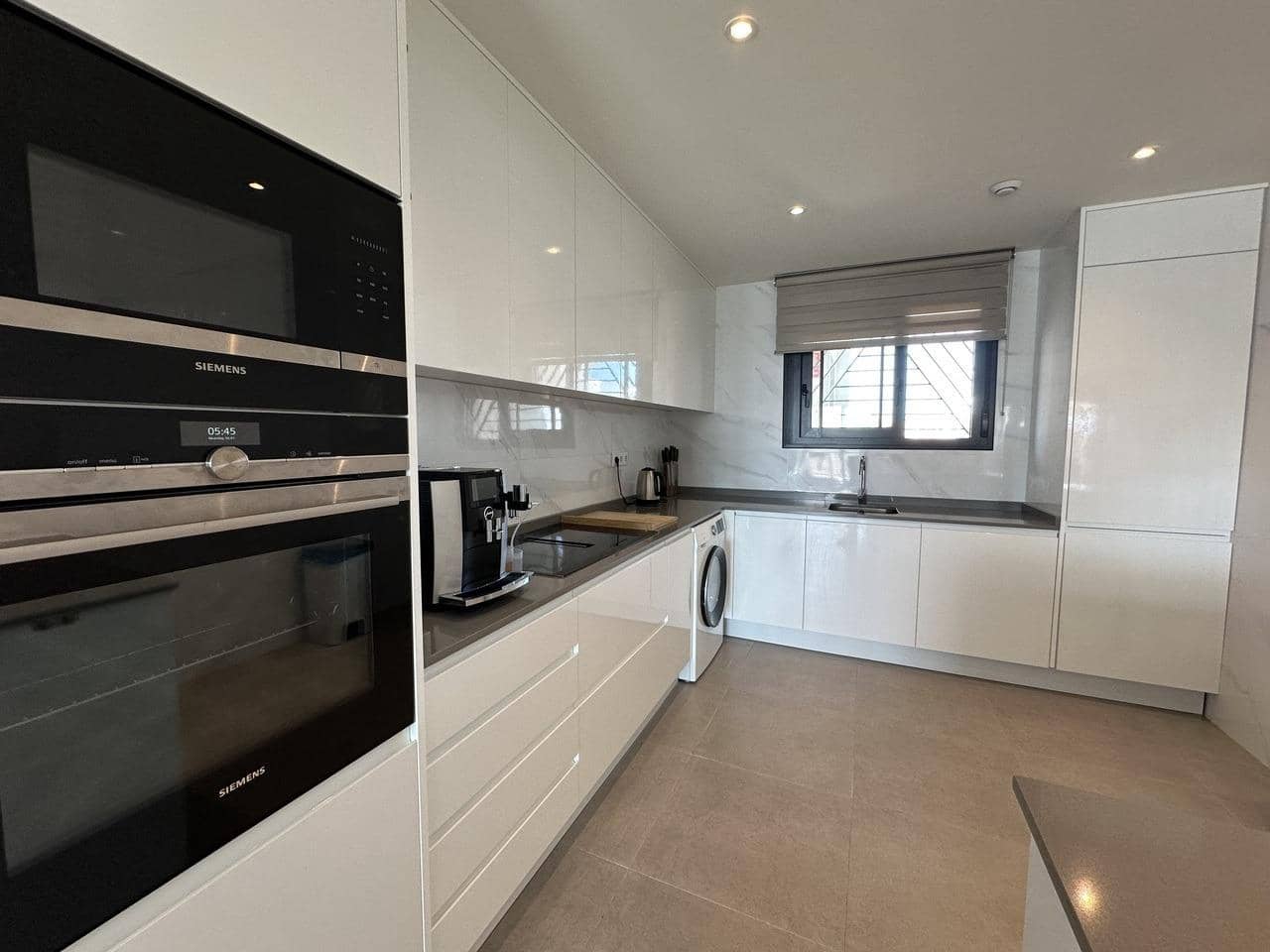 Apartamento de 2 habitaciones en Orihuela Costa en venta con piscina garaje - 385.000 € (Ref: 9663122)