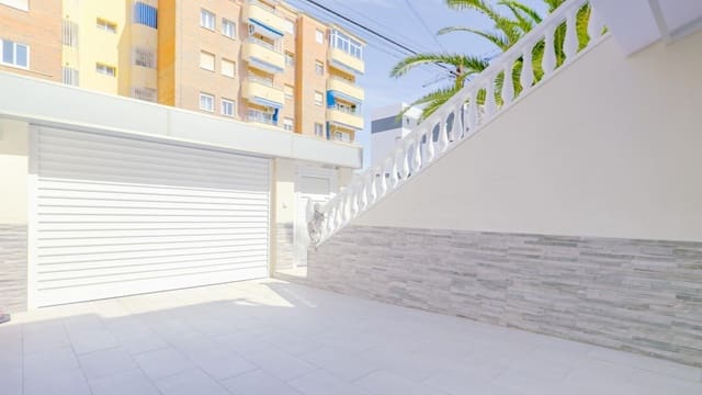 4 makuuhuone Omakotitalo myytävänä paikassa Torrevieja mukana uima-altaan - 529 000 € (Ref: 9663144)